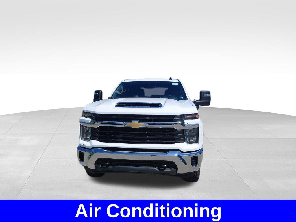 Used 2026 Chevrolet Silverado 2500 LT AWD/4WD image 3
