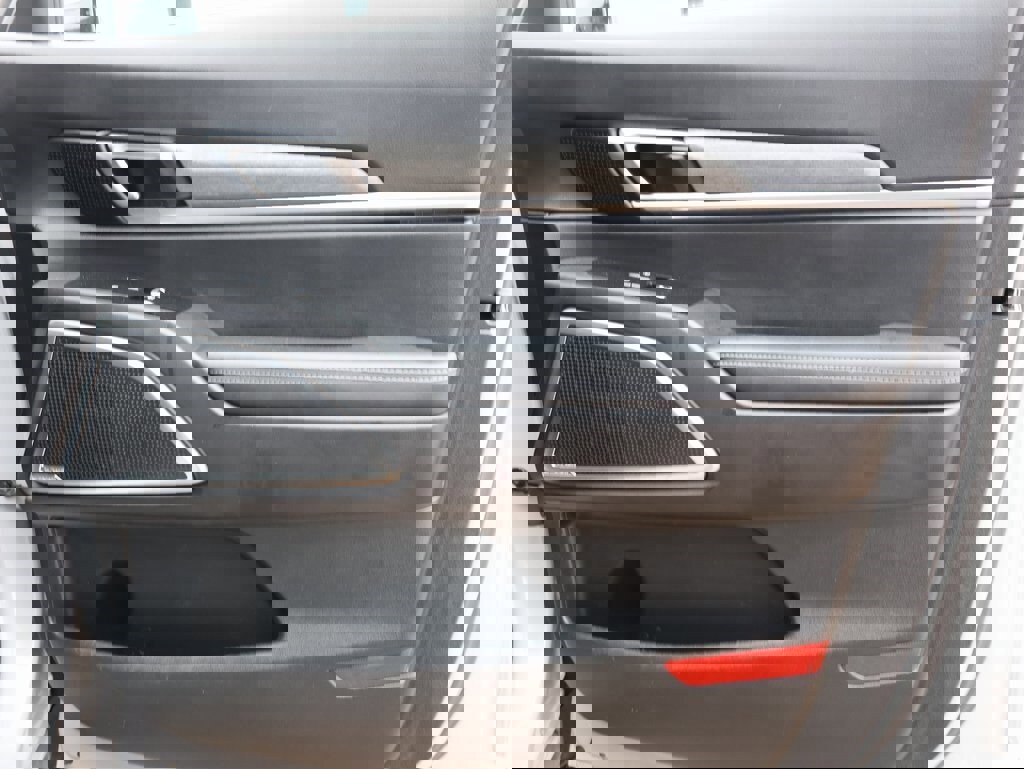 Used 2022 Kia Telluride SX w/ SX Prestige Package image 9