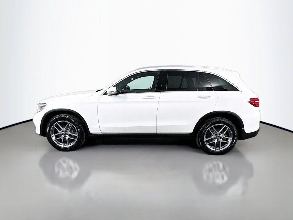 Used 2018 Mercedes-Benz GLC 300 4MATIC image 2
