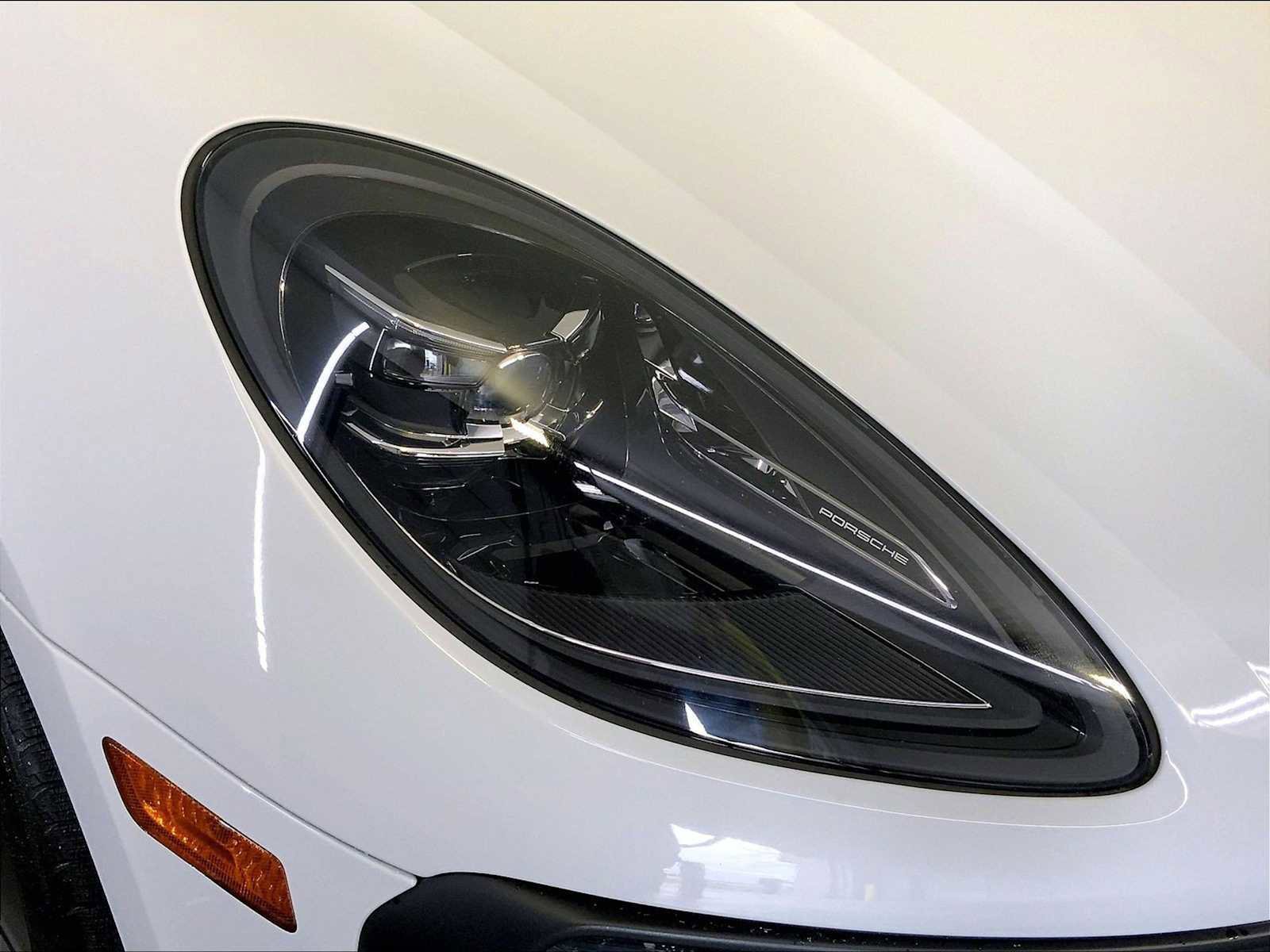 Certified 2023 Porsche Macan Turbo image 12