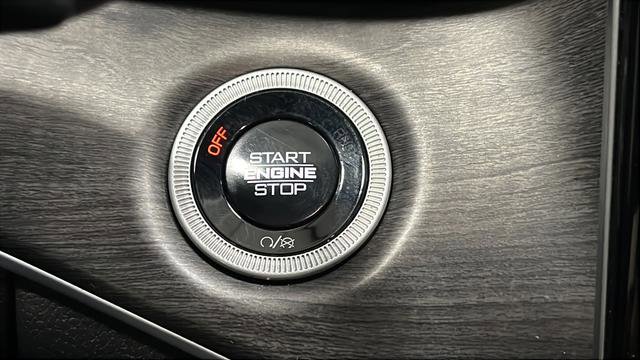 Used 2024 Jeep Grand Cherokee L Limited w/ Black Appearance Package image 20