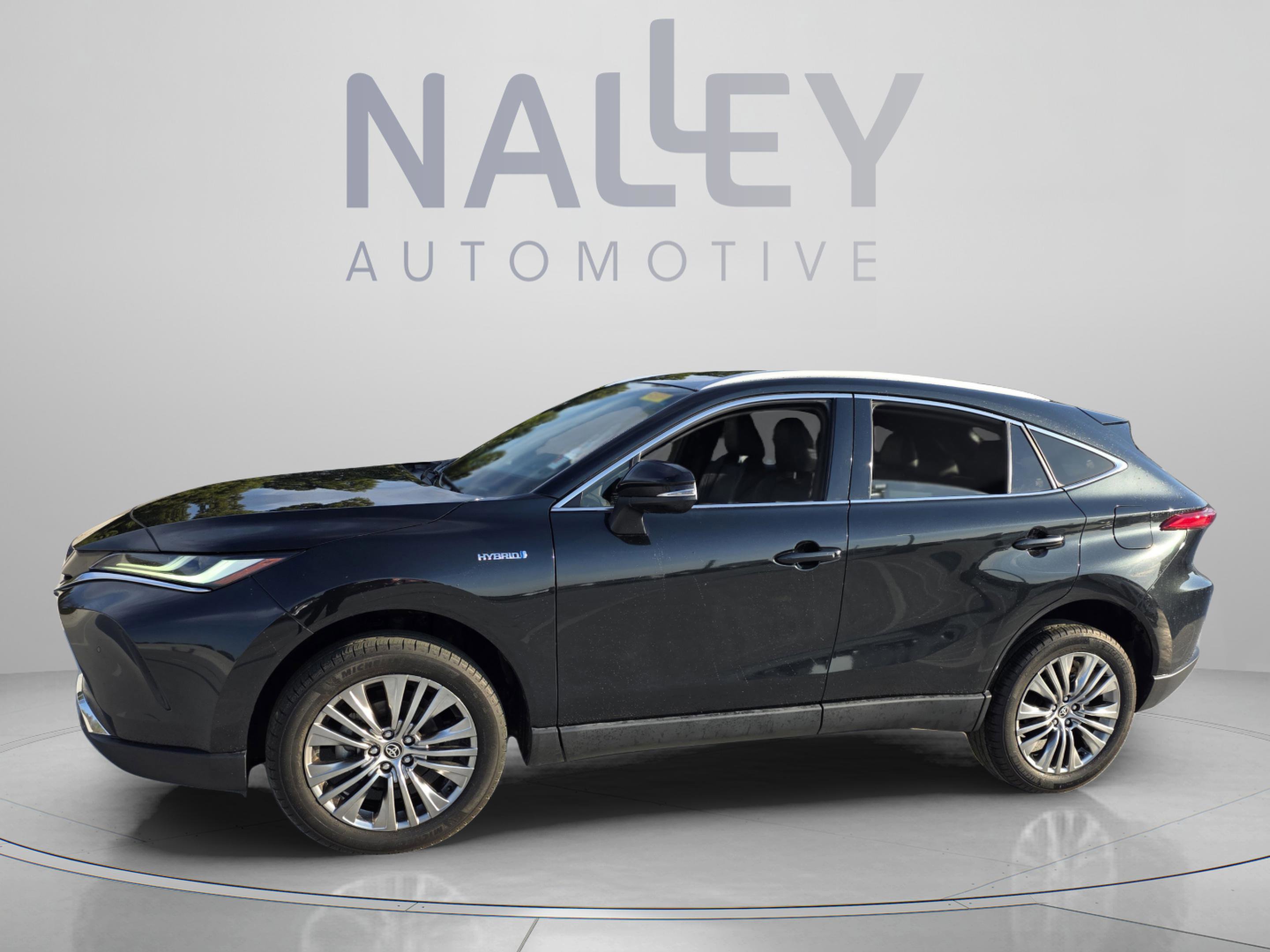 Used 2021 Toyota Venza XLE w/ Softex Package image 2