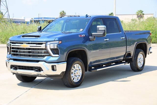 Certified 2024 Chevrolet Silverado 3500 LTZ w/ LTZ Premium Package image 3
