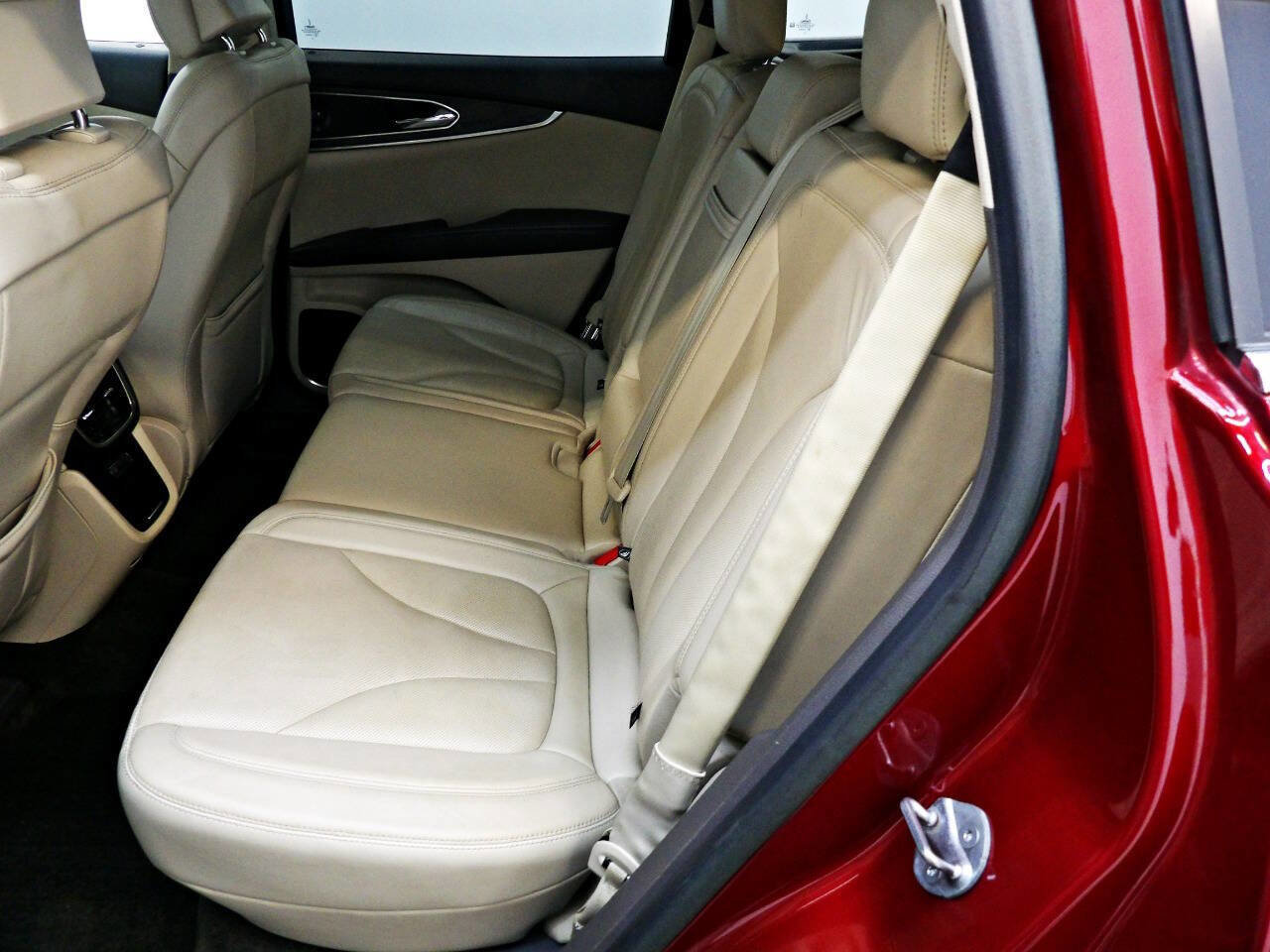 Used 2016 Lincoln MKX Reserve w/ Technology Package image 10