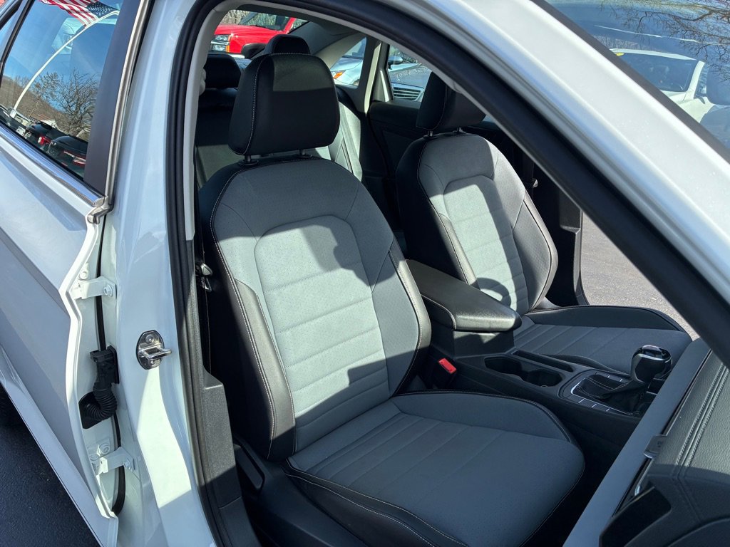 Used 2025 Volkswagen Jetta SE w/ Sunroof Package image 18