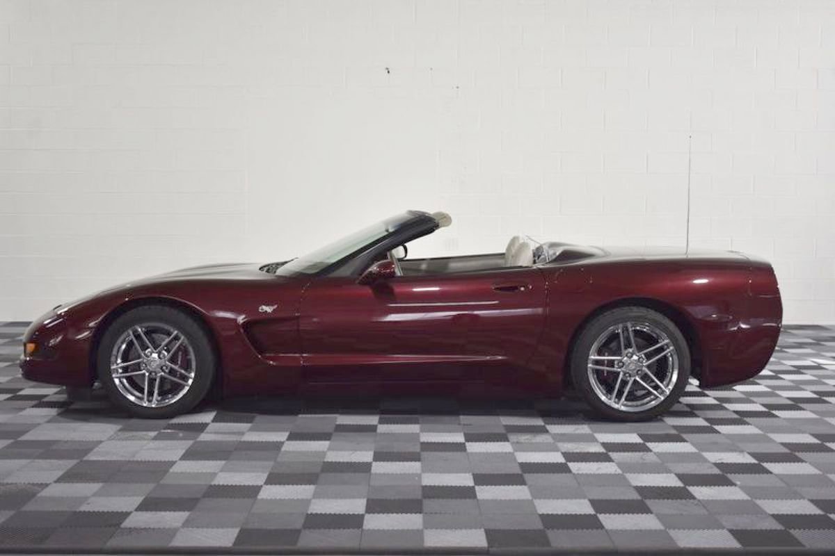 Used 2003 Chevrolet Corvette Convertible w/ Preferred Equipment Group1 image 3