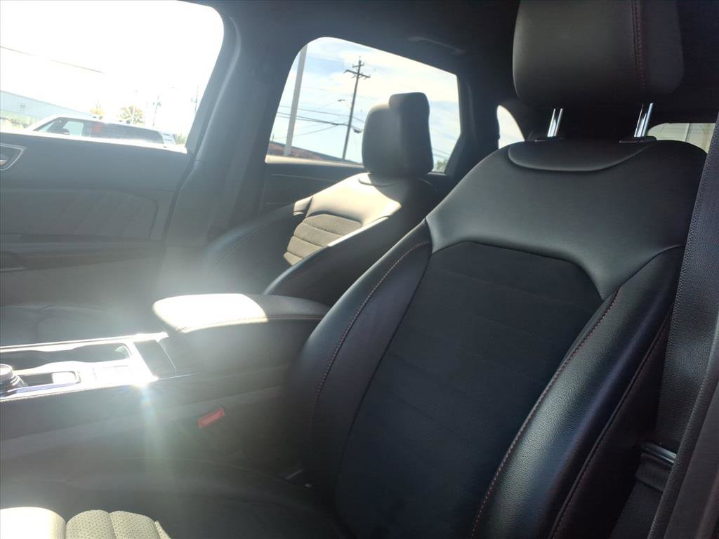 Used 2022 Ford Edge ST-Line image 12