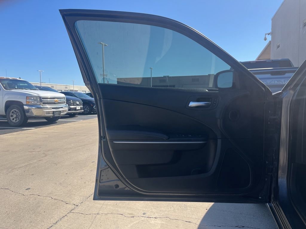Used 2020 Dodge Charger SXT w/ Leather Interior Group image 27
