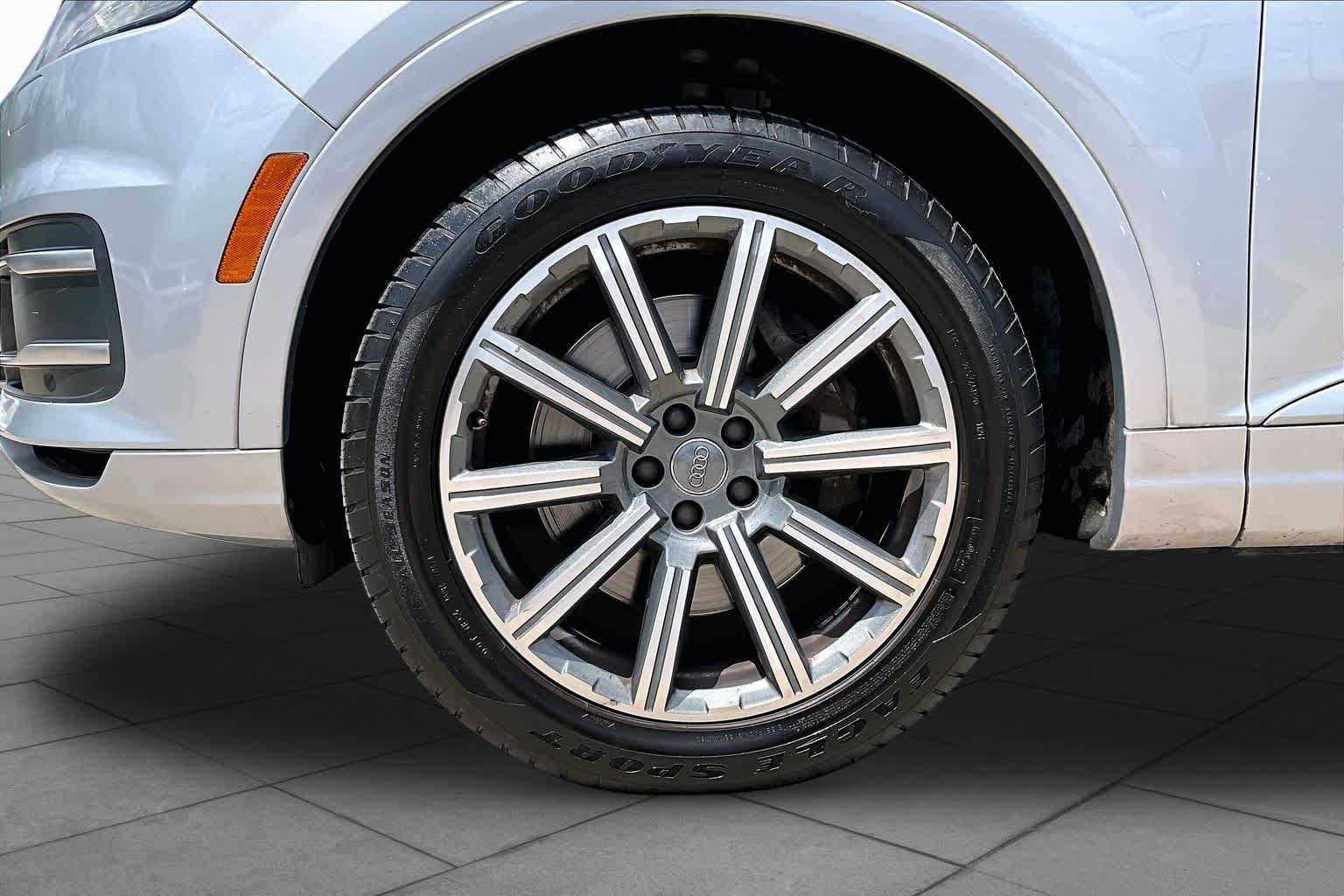 Used 2018 Audi Q7 3.0T Prestige AWD/4WD image 11