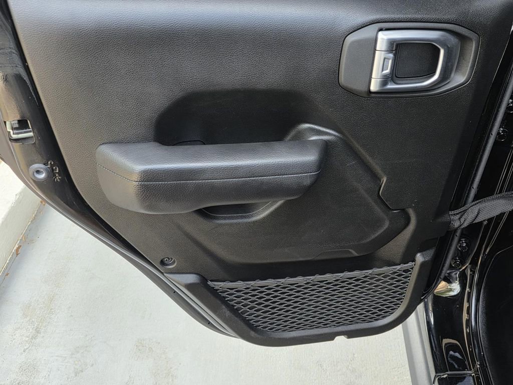 Used 2024 Jeep Wrangler Unlimited Rubicon 4xe AWD/4WD image 43