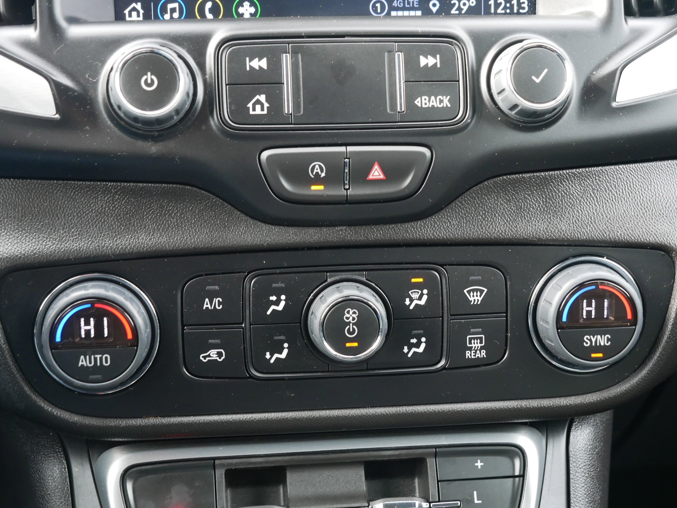 Used 2024 GMC Terrain SLT image 23