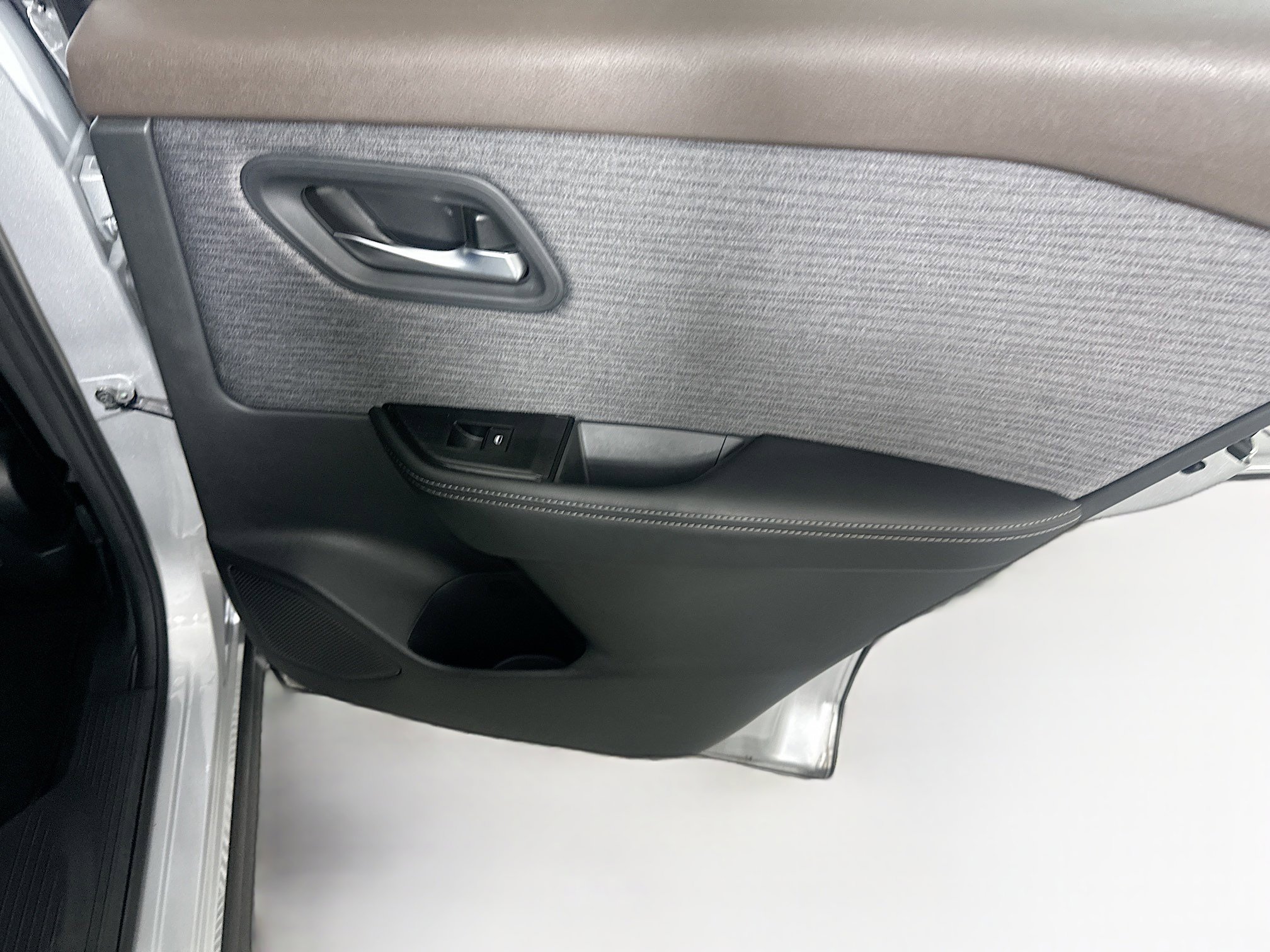 Used 2023 Nissan Rogue SV image 28