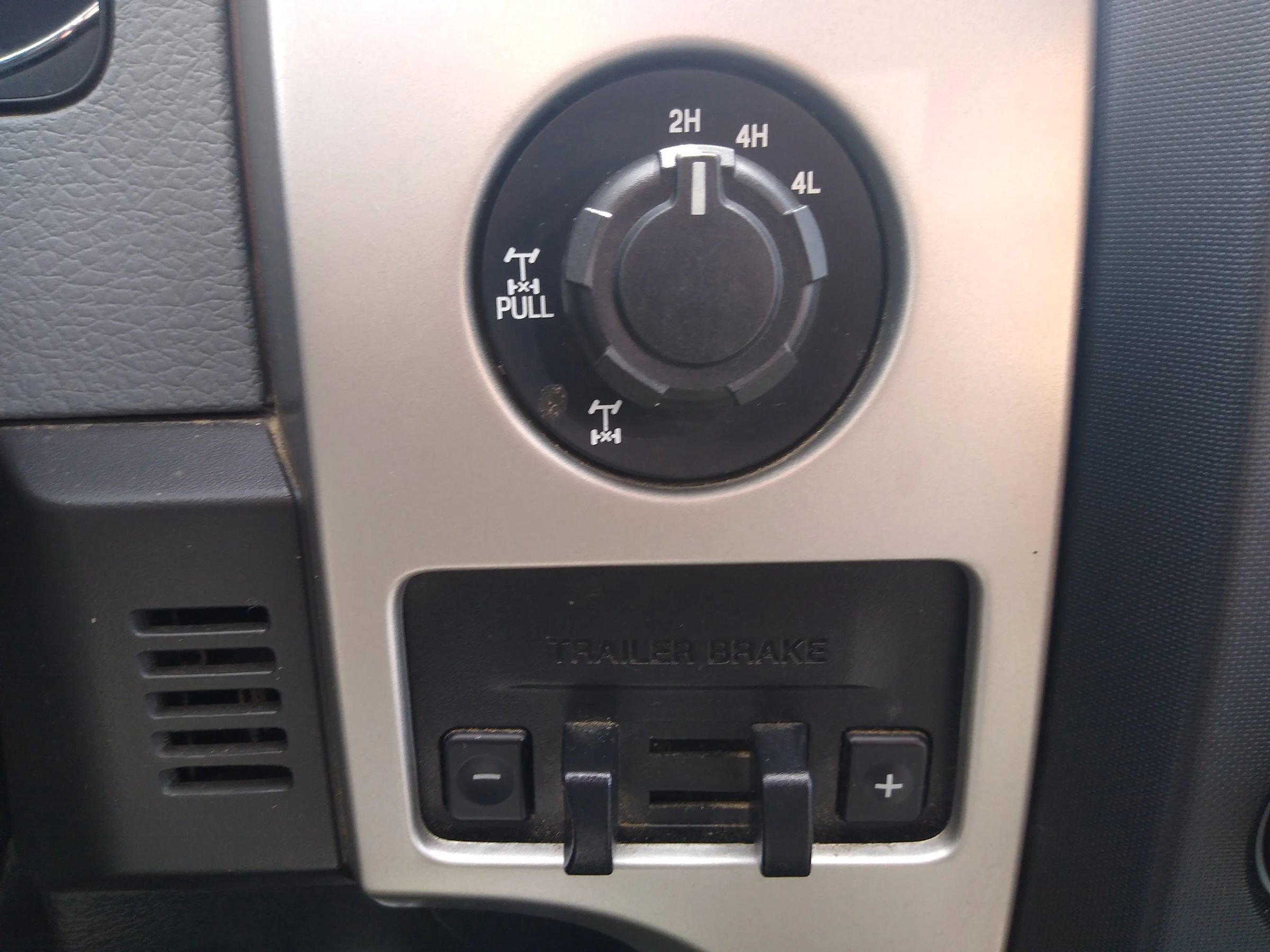 Used 2013 Ford F150 XLT w/ XLT Chrome Pkg image 18