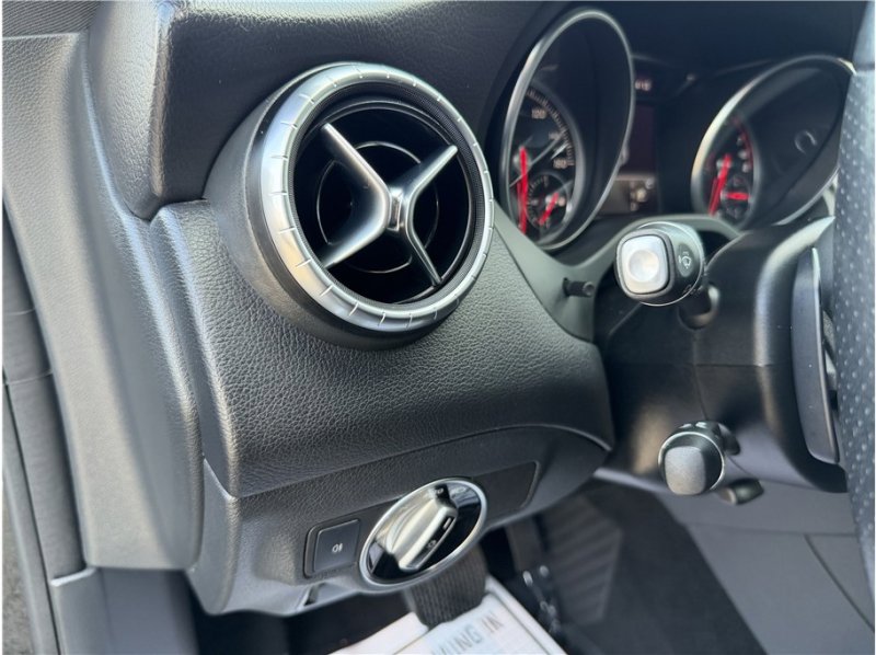 Used 2018 Mercedes-Benz CLA 250 image 35