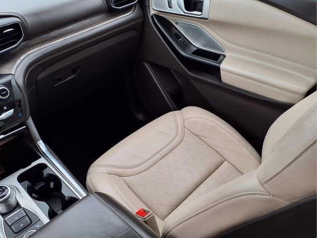 Certified 2020 Ford Explorer Platinum w/ Premium Technology Package image 12