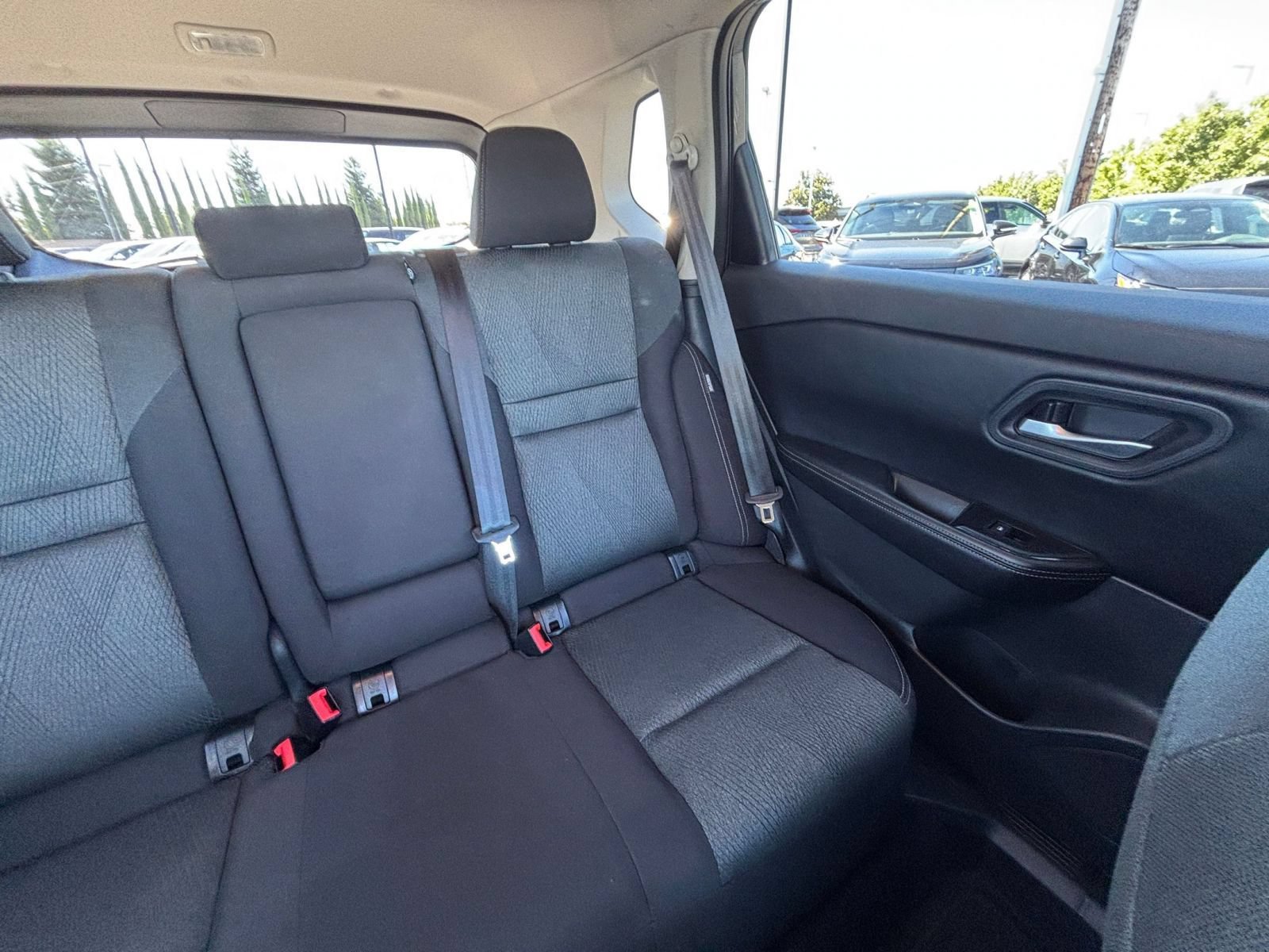 Used 2025 Nissan Rogue SV AWD/4WD image 39
