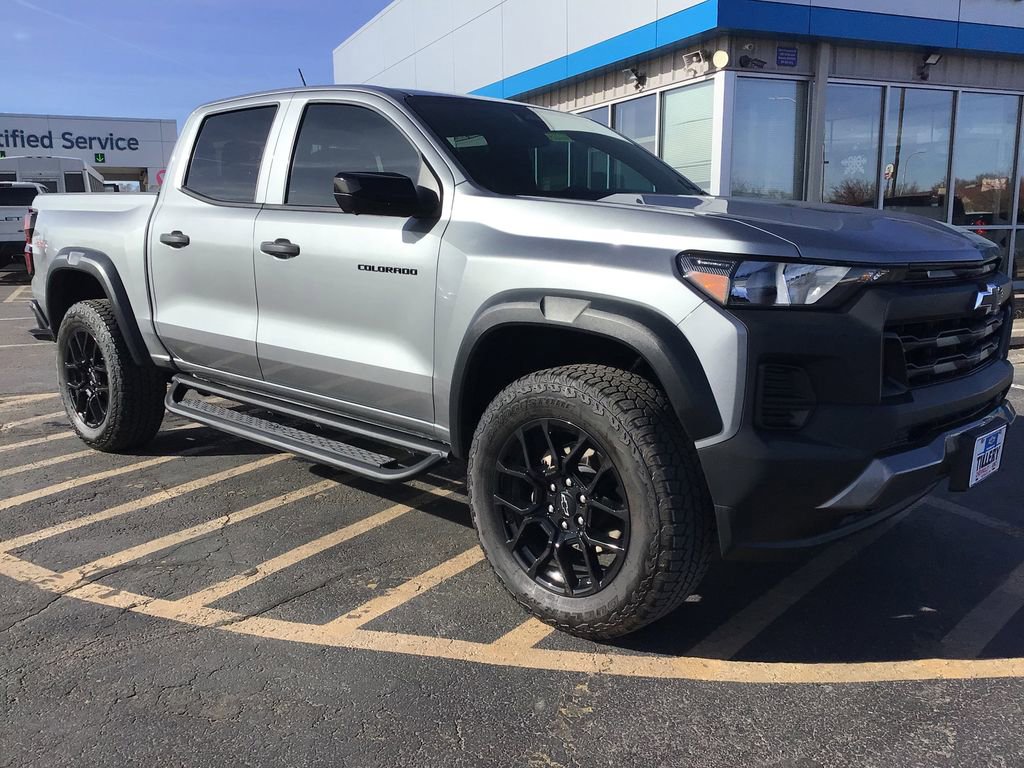 Used 2024 Chevrolet Colorado Trail Boss w/ LPO, Dark Essentials Package image 2