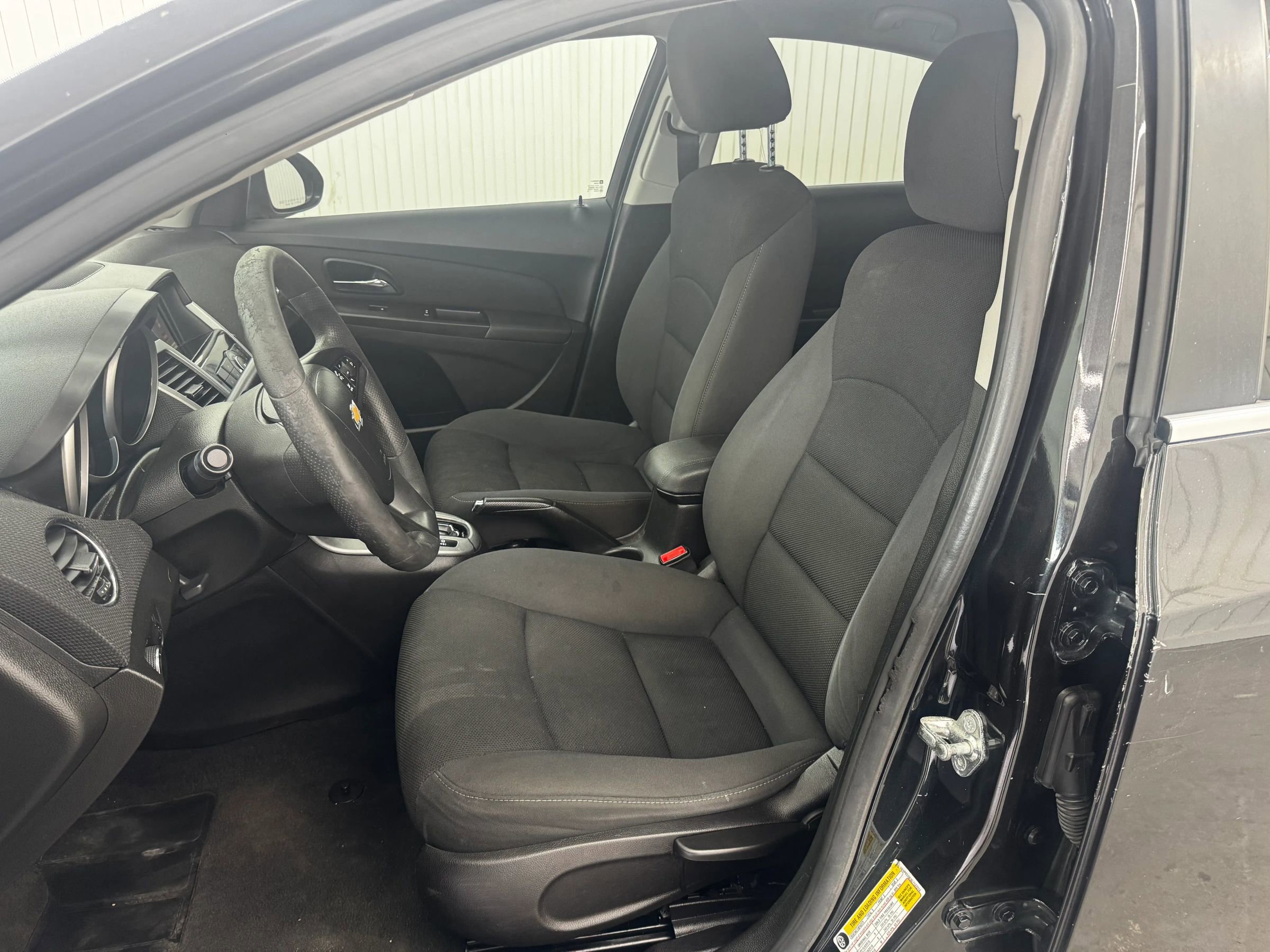 Used 2016 Chevrolet Cruze LT w/ Technology Package image 9