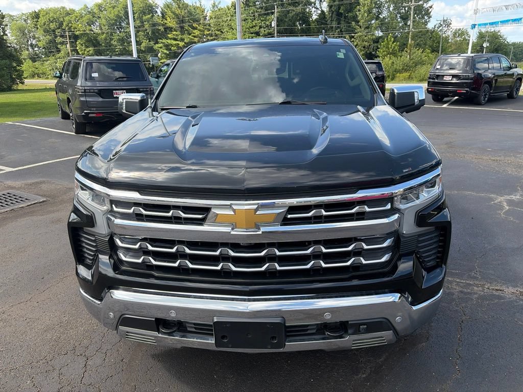 Used 2023 Chevrolet Silverado 1500 LTZ w/ LTZ Premium Package AWD/4WD image 3