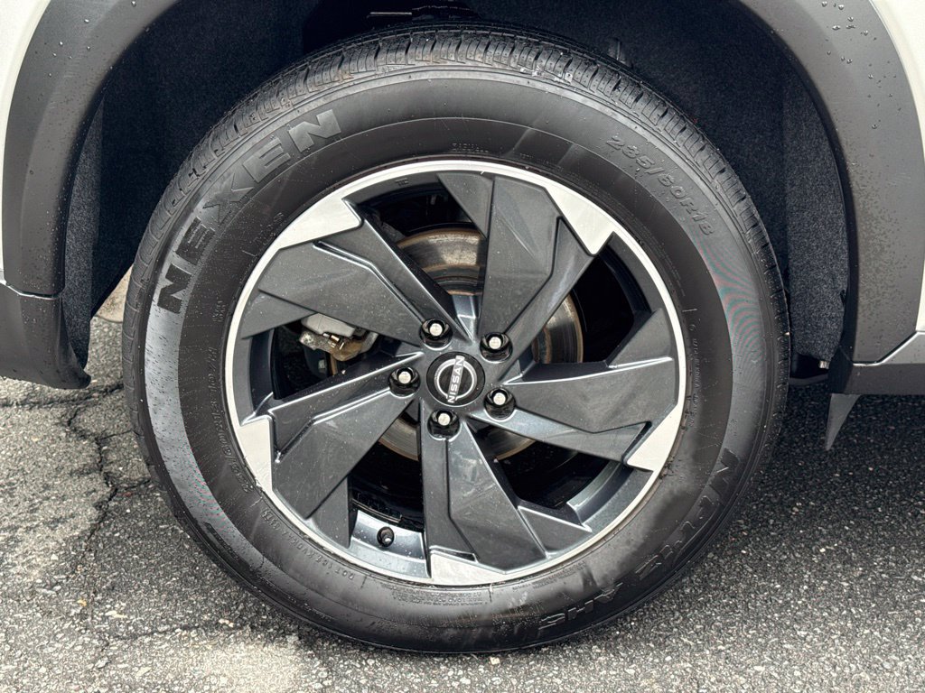 Used 2025 Nissan Rogue SV FWD image 12