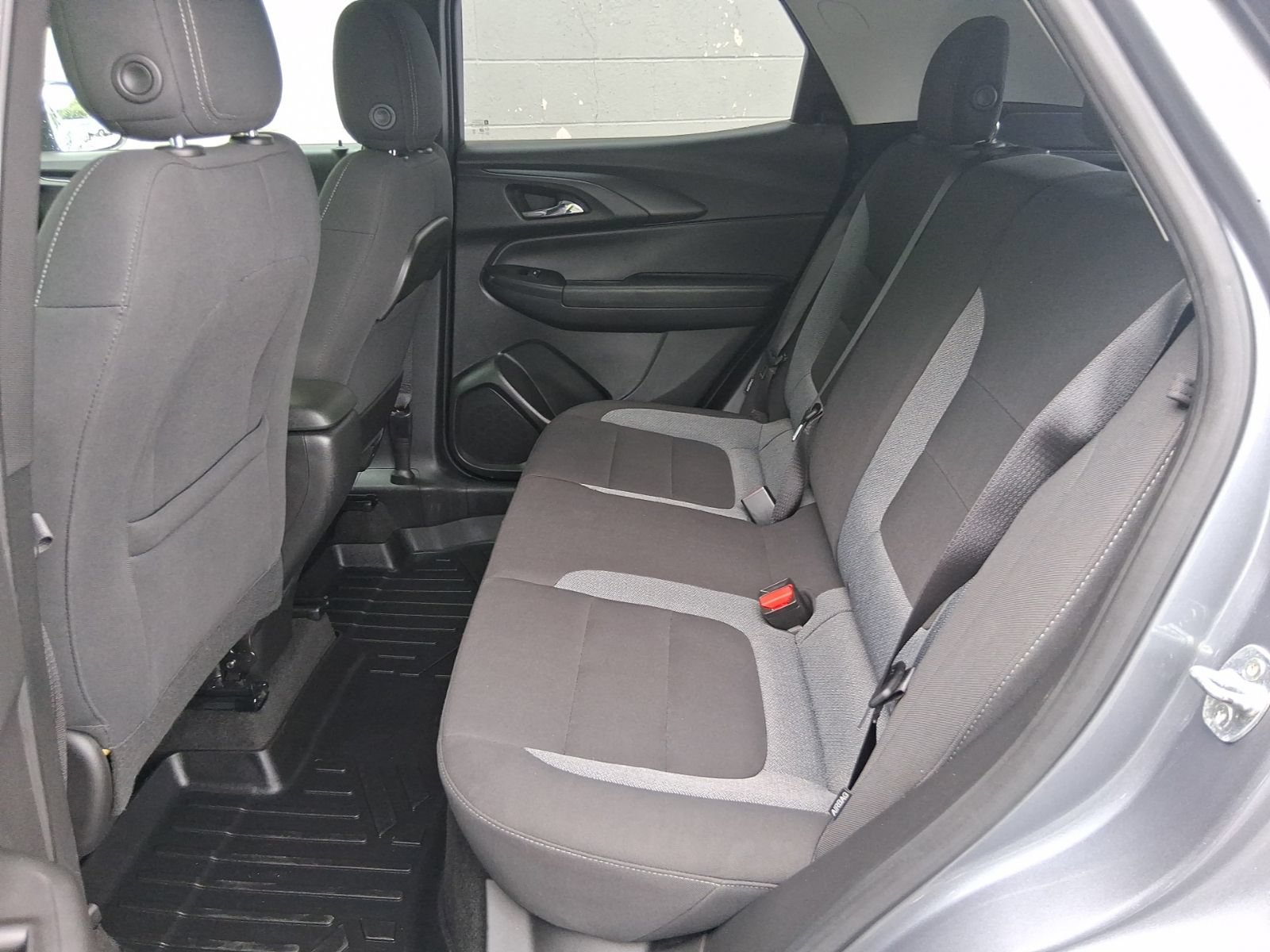 Used 2021 Chevrolet TrailBlazer LT w/ LPO, Blackout Package FWD image 17