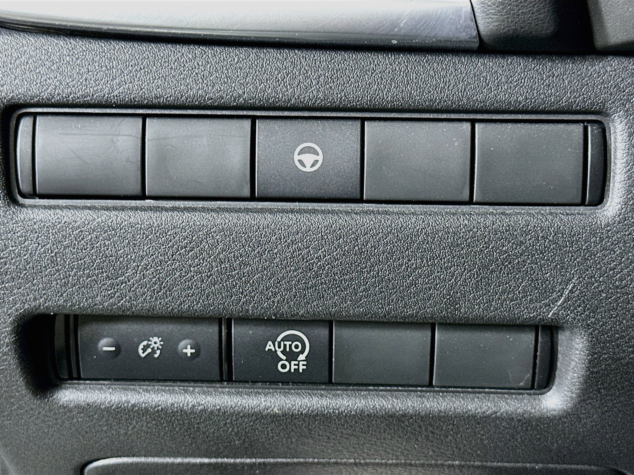 Used 2023 Nissan Rogue SV FWD image 17