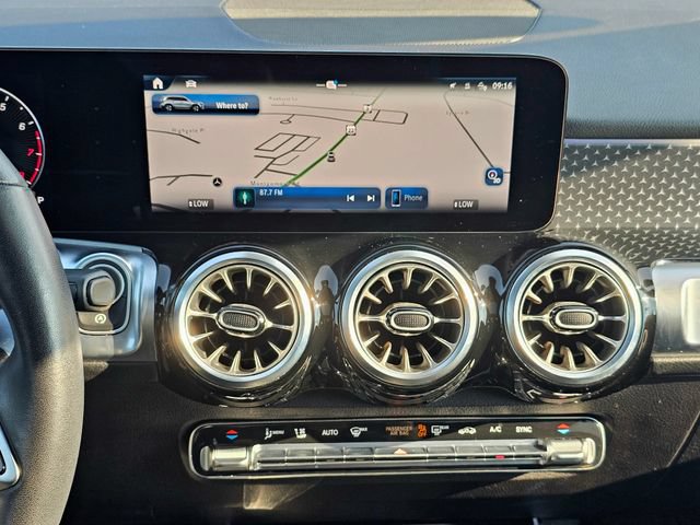 Certified 2025 Mercedes-Benz GLB 250 4MATIC image 38