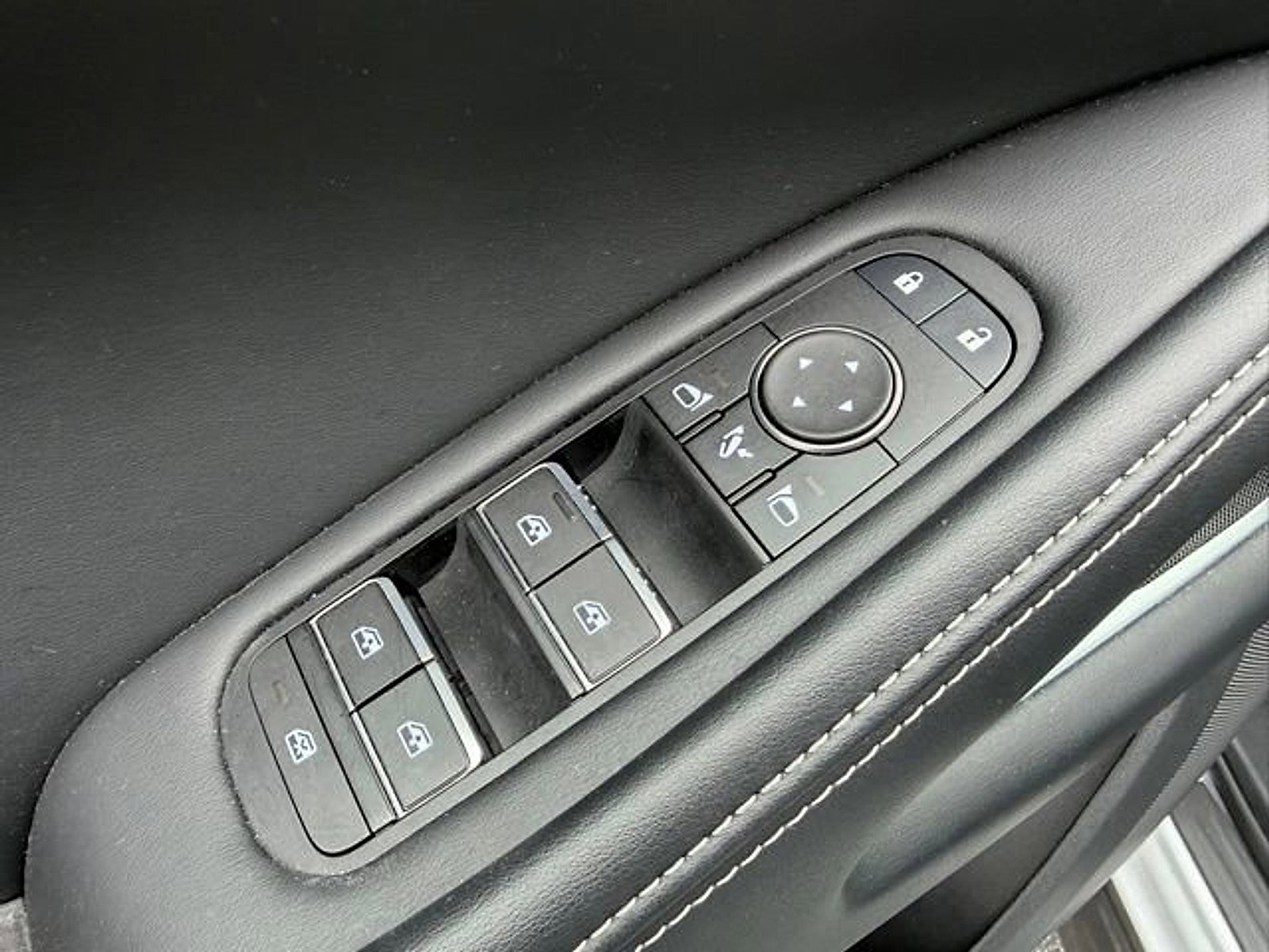 Certified 2026 INFINITI QX60 Luxe w/ Cargo Package AWD/4WD image 11