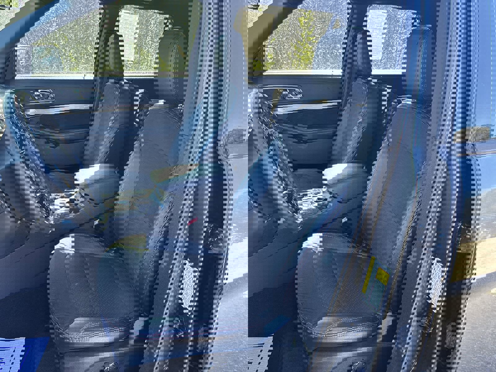 Used 2018 Ford Explorer XLT w/ Equipment Group 202A image 11