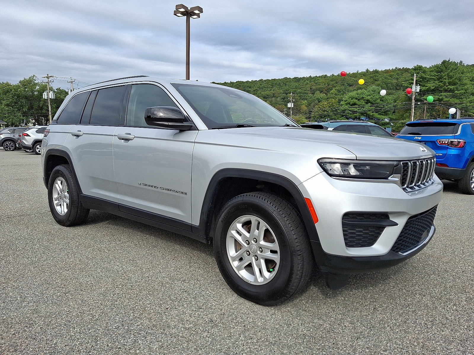 Used 2023 Jeep Grand Cherokee Laredo