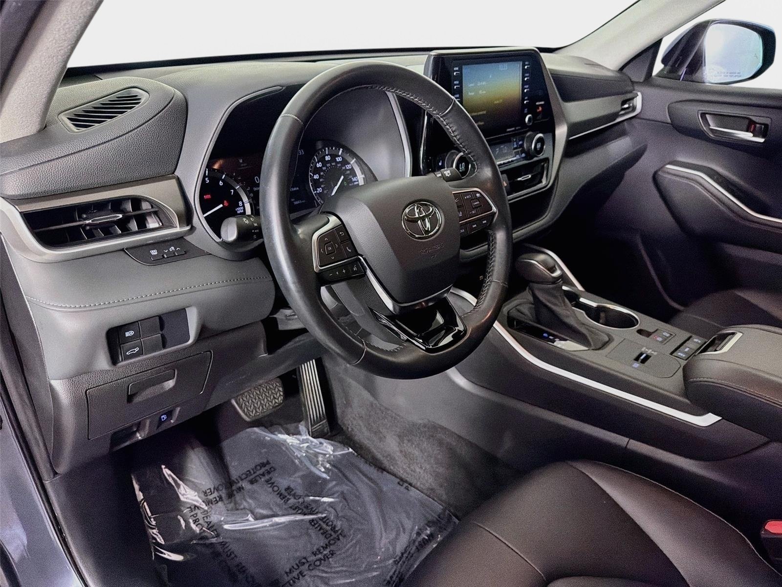 Used 2021 Toyota Highlander XLE FWD image 10