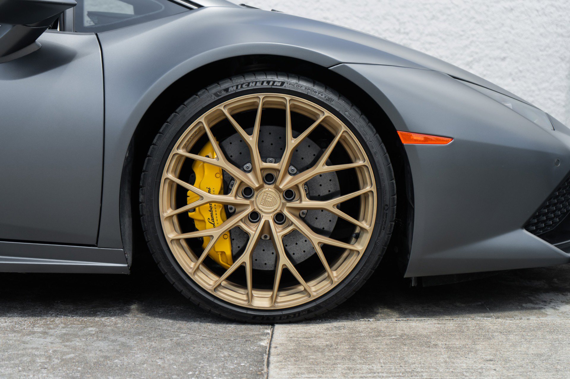 Used 2015 Lamborghini Huracan LP 610-4 AWD/4WD image 34