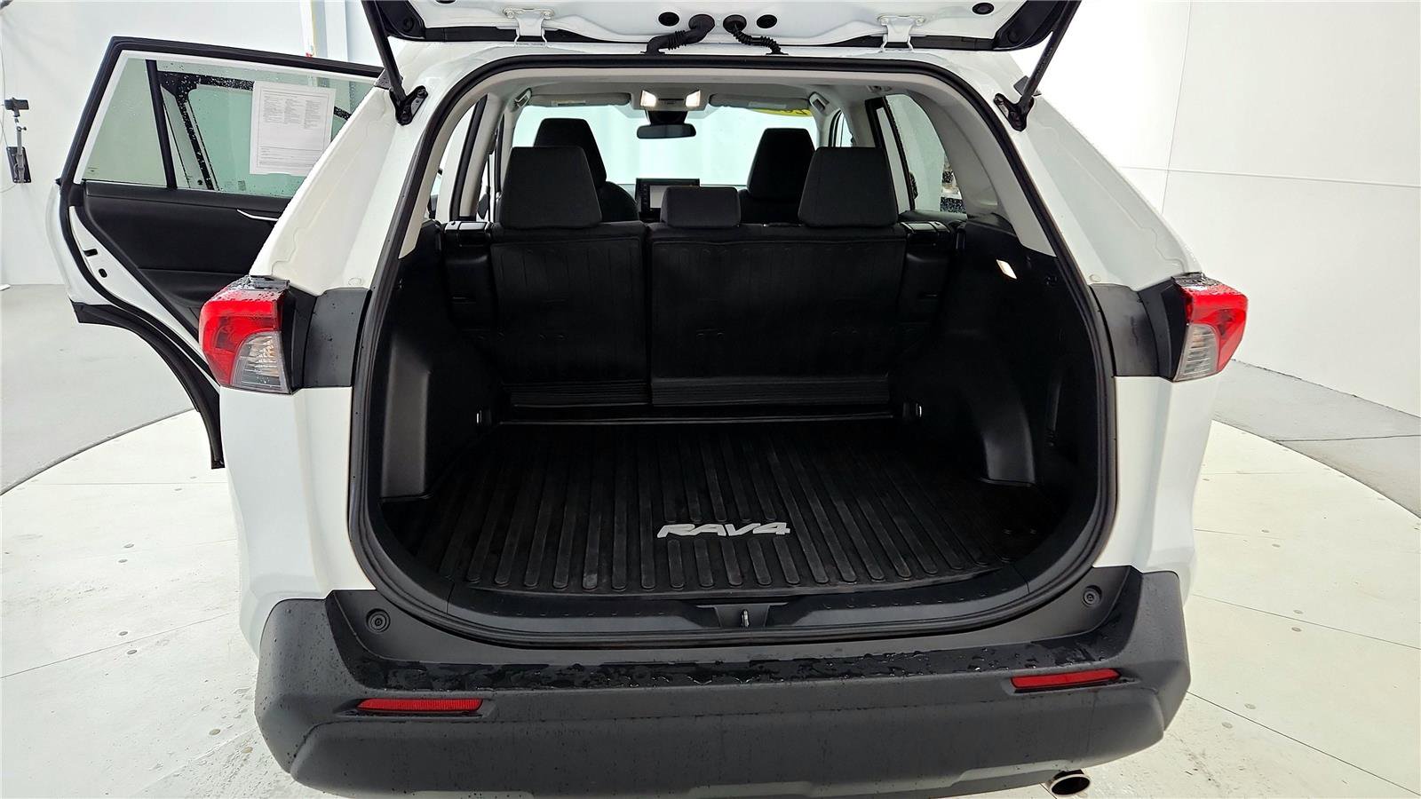 Used 2022 Toyota RAV4 LE image 20