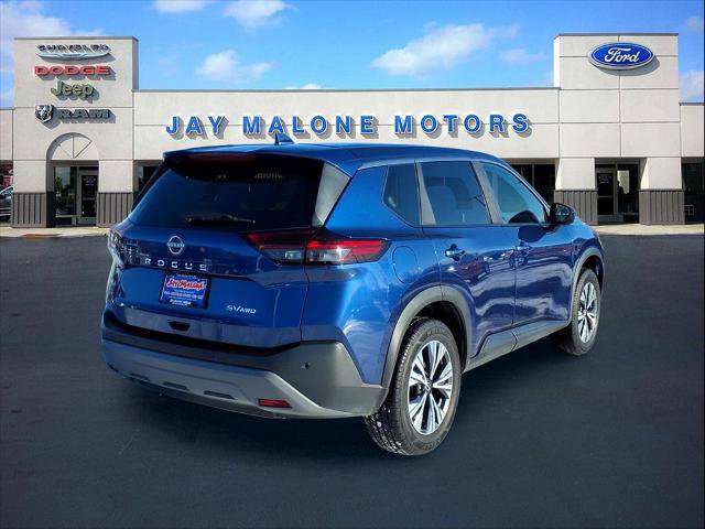 Used 2023 Nissan Rogue SV image 2