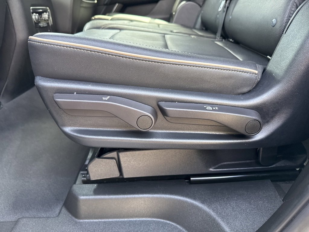 Used 2023 GMC Yukon SLT image 36