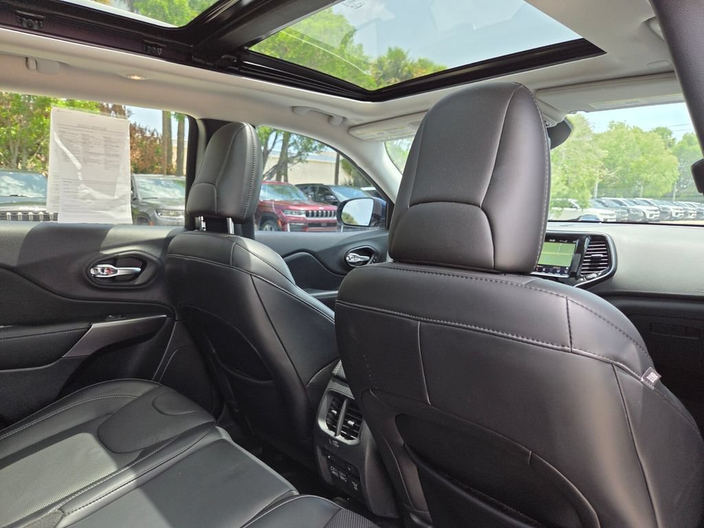 Used 2021 Jeep Cherokee Limited w/ Elite Package AWD/4WD image 17