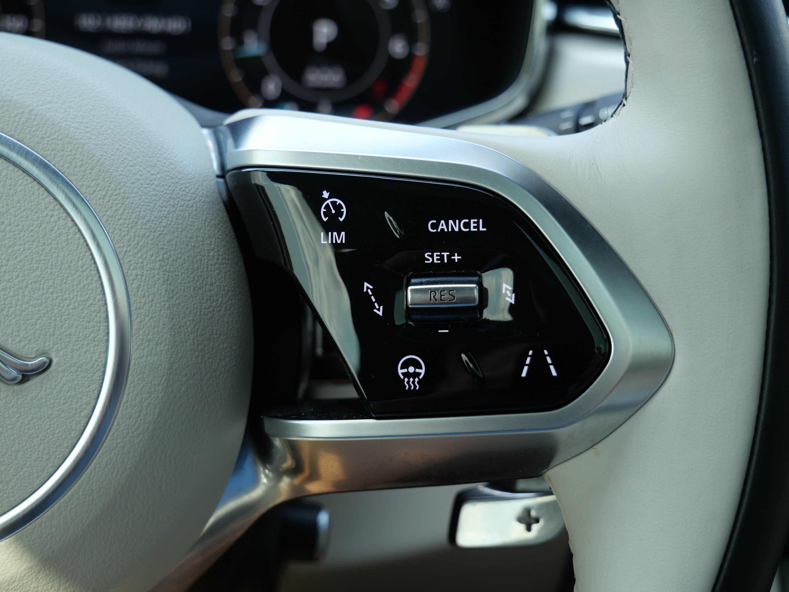 Certified 2025 Jaguar F-PACE R-Dynamic S AWD/4WD image 25