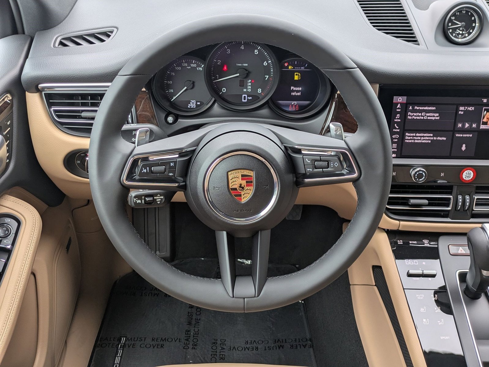 Certified 2025 Porsche Macan AWD/4WD image 15