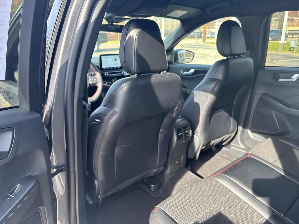 Used 2025 Ford Escape ST-Line w/ Cold Weather Package image 37