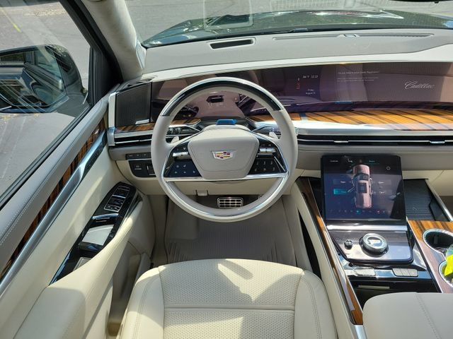 New 2026 Cadillac Escalade Platinum Sport w/ LPO, ONYX Package AWD/4WD image 9