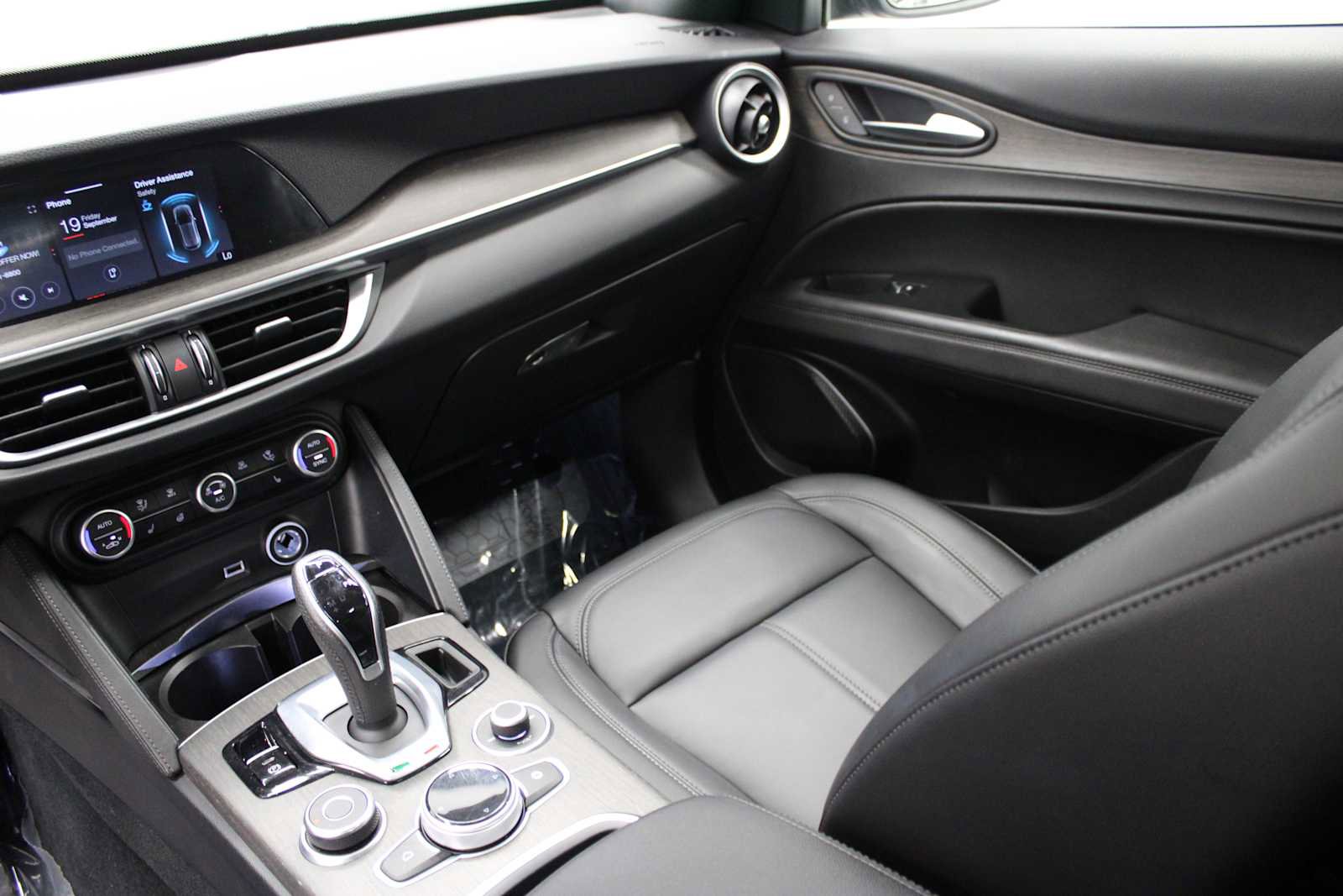 Used 2022 Alfa Romeo Stelvio Ti w/ Active Assist Plus Package image 24