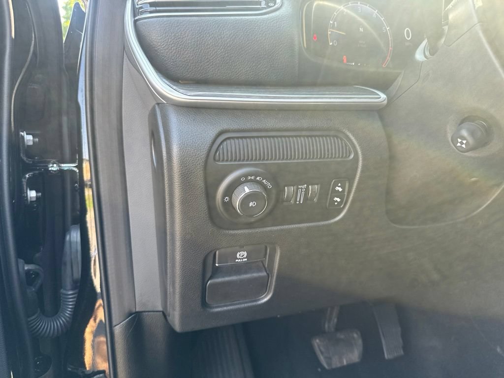 Used 2024 Jeep Wagoneer L Series II RWD image 27