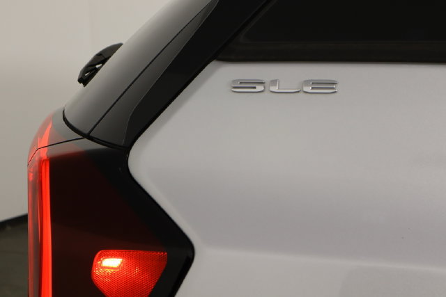 Used 2022 GMC Terrain SLE FWD image 33