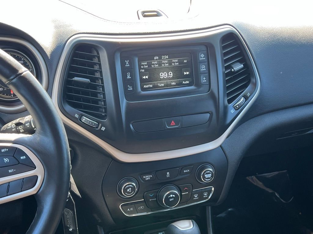 Used 2017 Jeep Cherokee Latitude image 21