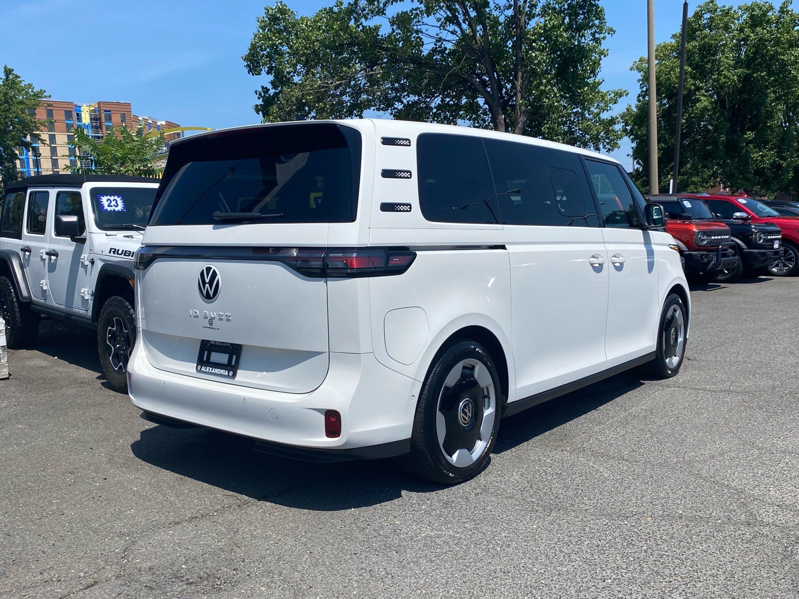 Certified 2025 Volkswagen ID. Buzz Pro S RWD image 3