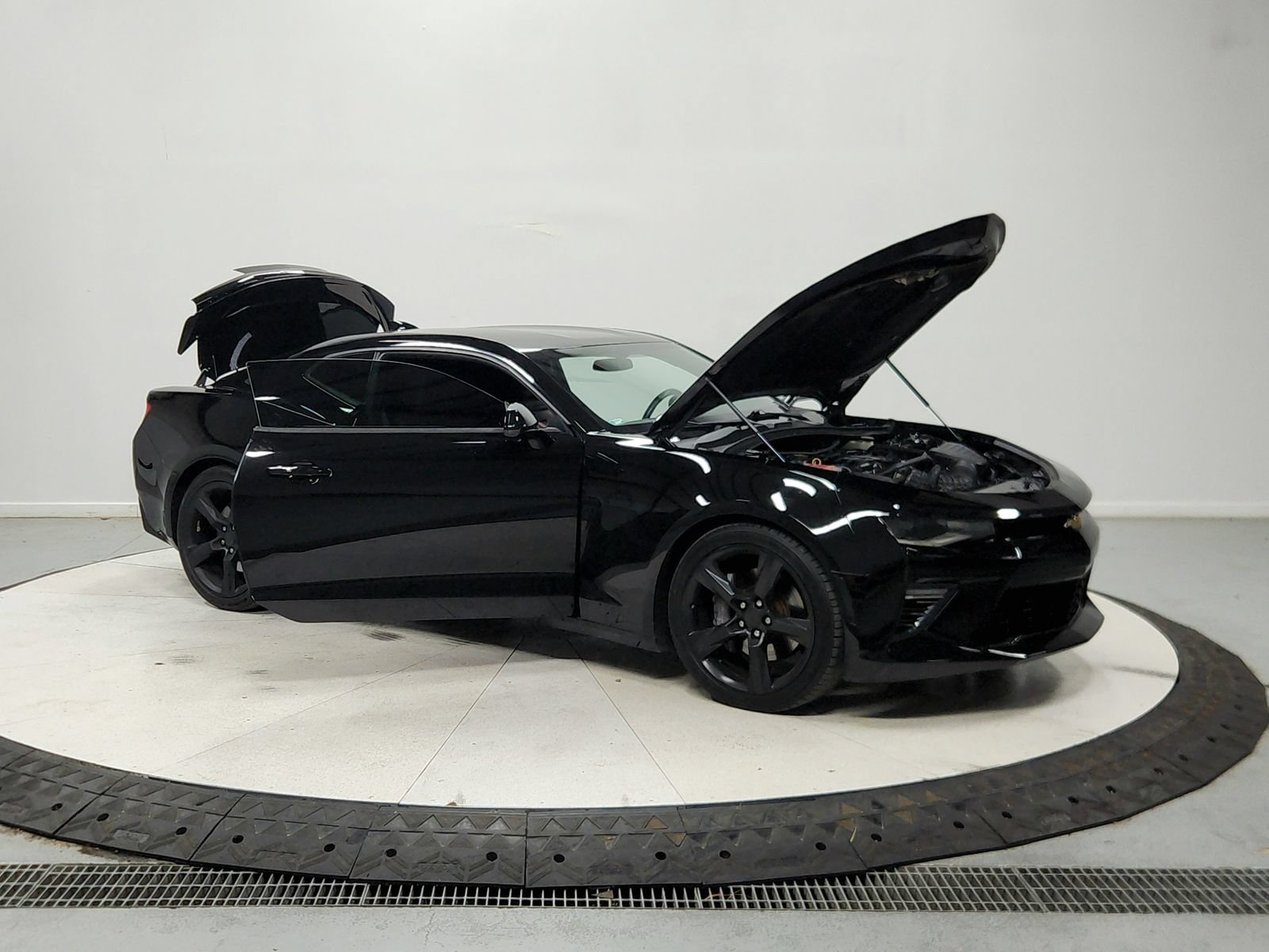Used 2016 Chevrolet Camaro SS RWD image 10