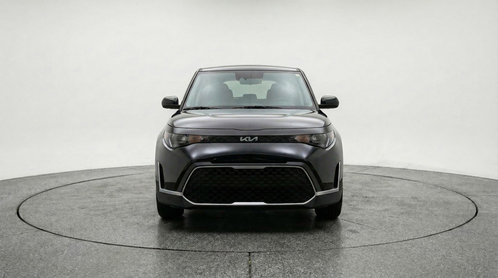 Used 2025 Kia Soul LX w/ LX Technology Package FWD image 2