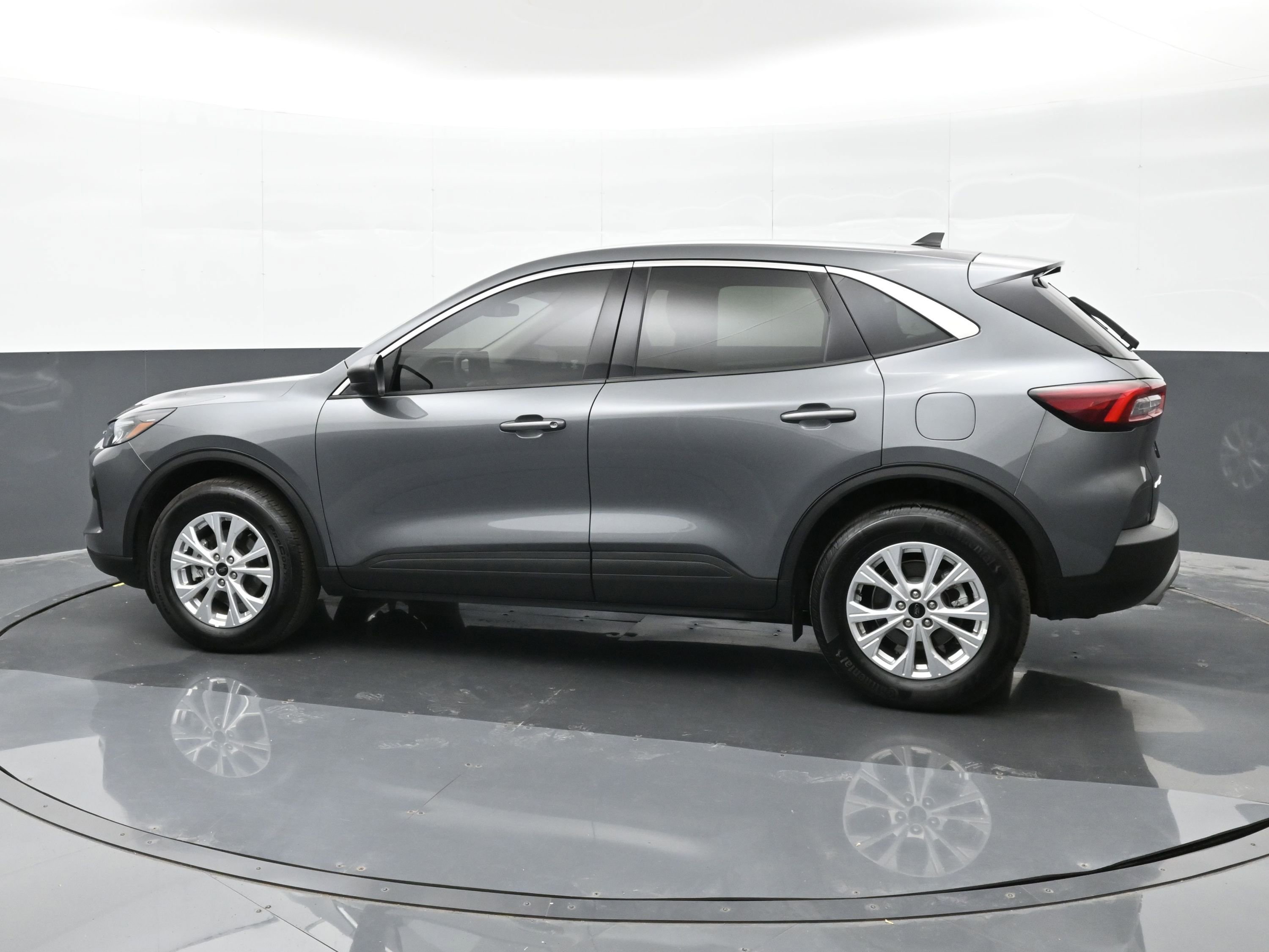 Used 2024 Ford Escape Active AWD/4WD image 3