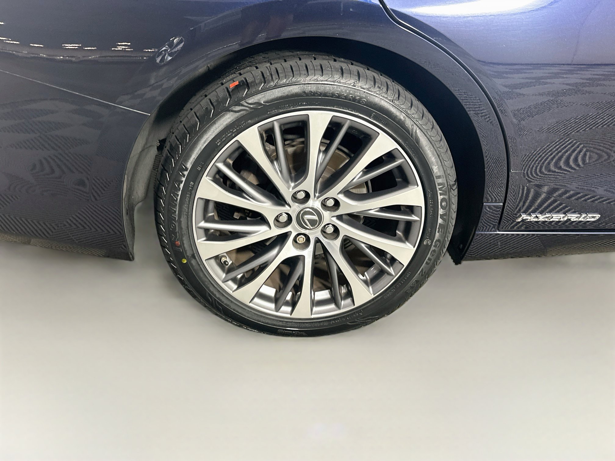 Used 2019 Lexus ES 300h w/ Premium Package FWD image 11