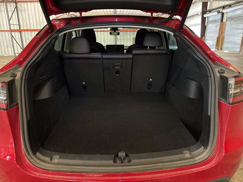 Used 2022 Tesla Model Y Long Range image 12
